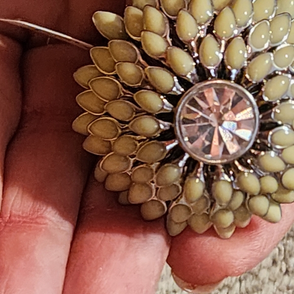 Ann Taylor Flower Cocktail Ring Statement Piece Sz 6.25 - Picture 4 of 13